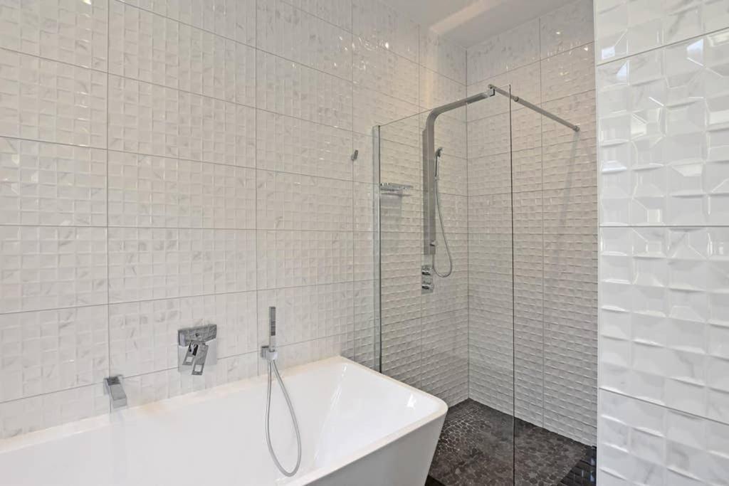 6,5 Luxury Room Apartment - Central Zwickau - 3 Bedrooms - 2 Bathrooms Esterno foto